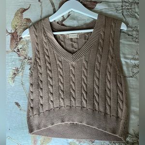 Cute V neck sweater vest perfect for fall 🍂🍁